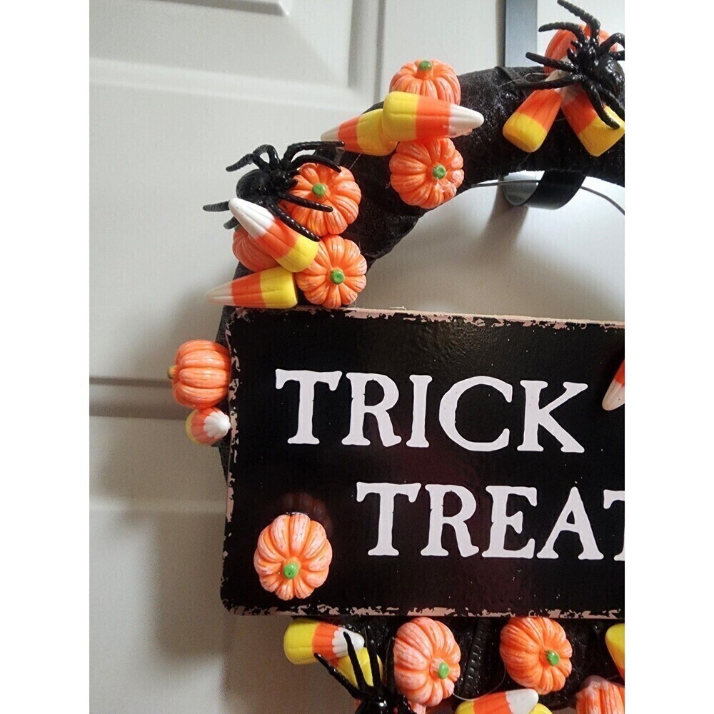 Trick or Treat Halloween Wreath 8 1/2 inches-NEW - Picture 4 of 9